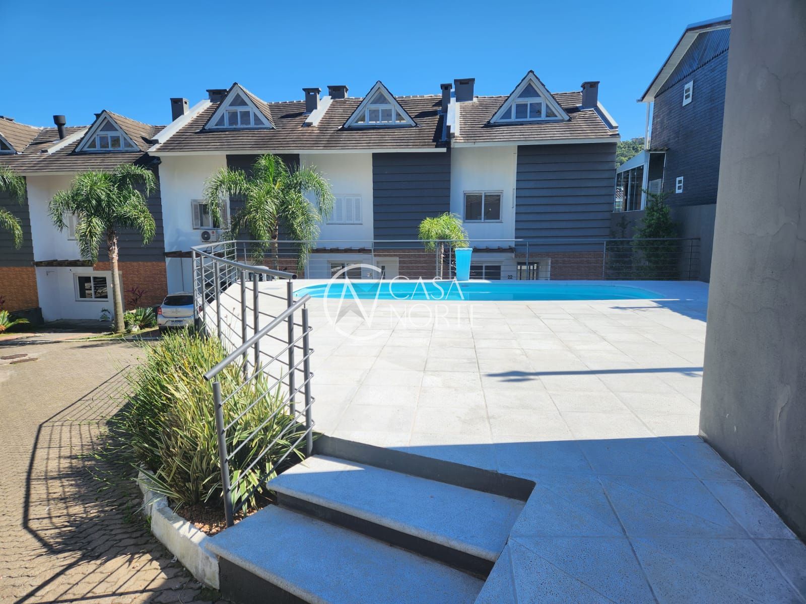 Casa de Condomínio à venda com 4 quartos, 234m², 1 suíte, 2 vagas, Rua Manuele Cristiane Gonçalves no bairro Vila Nova em Porto Alegre