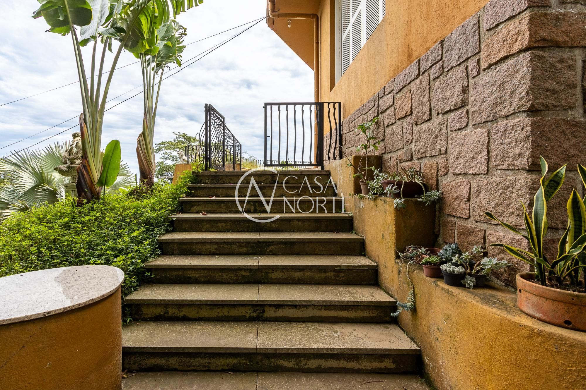 Casa à venda com 4 quartos, 450m², 4 suítes, 6 vagas, Rua Simão Bolívar no bairro Vila Conceição em Porto Alegre