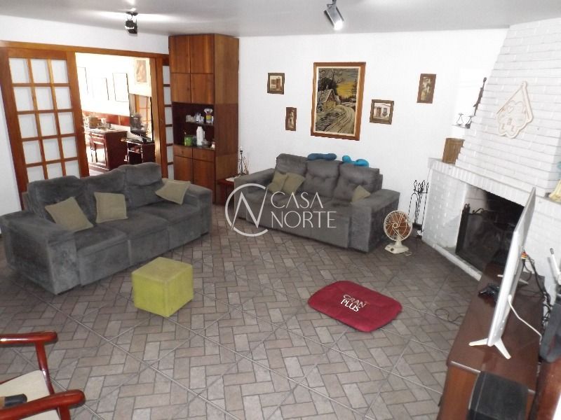 Casa à venda com 3 quartos, 250m², 3 suítes, 7 vagas, Rua Professor Clemente Pinto no bairro Medianeira em Porto Alegre