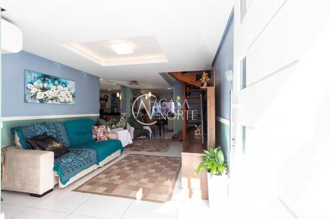 Casa de Condomínio à venda com 4 quartos, 174m², 1 suíte, 2 vagas, Avenida Juca Batista no bairro Cavalhada em Porto Alegre