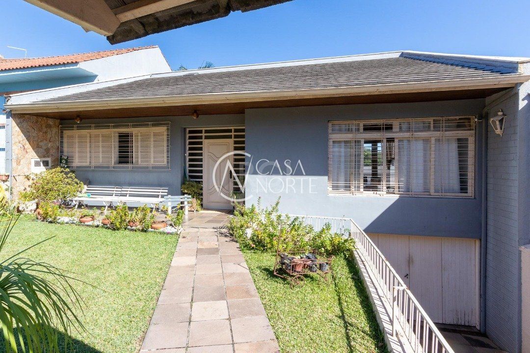 Casa à venda com 5 quartos, 400m², 2 suítes, 4 vagas, Rua Caete no bairro Vila Assunção em Porto Alegre