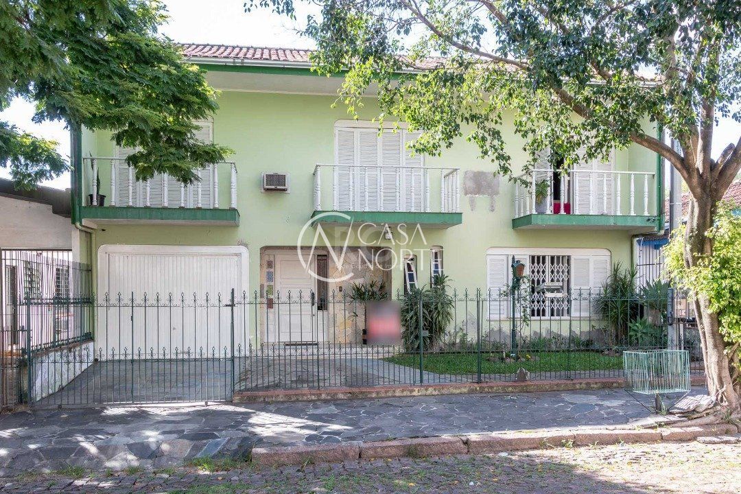 Casa à venda com 3 quartos, 280m², 1 suíte, 2 vagas, Rua Investigador Pedro Loeci Martins no bairro Nonoai em Porto Alegre