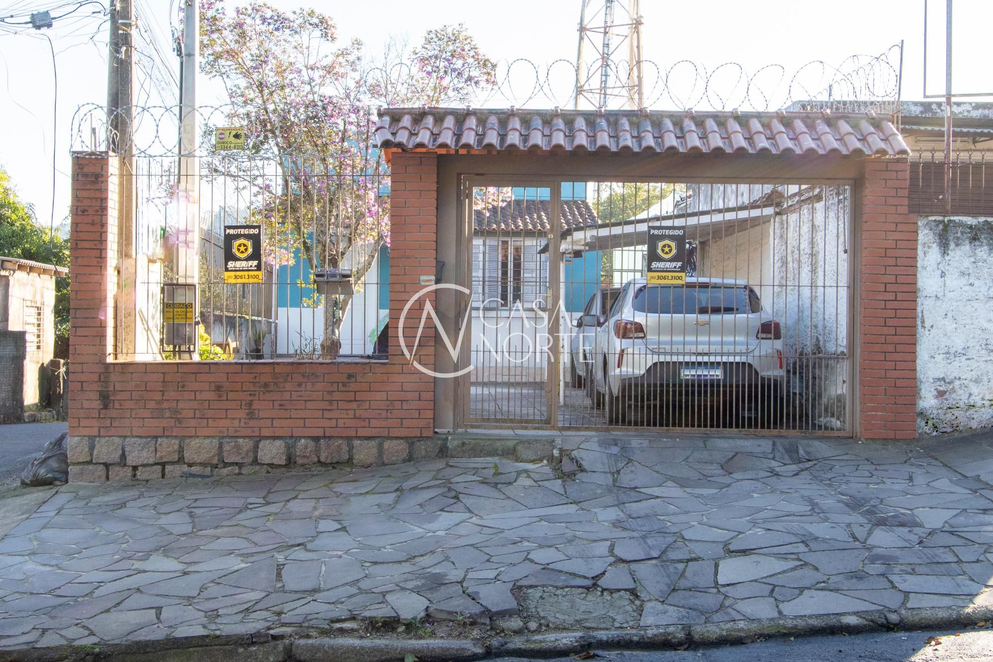 Casa à venda com 3 quartos, 134m², 5 vagas, Rua Amapa no bairro Vila Nova em Porto Alegre