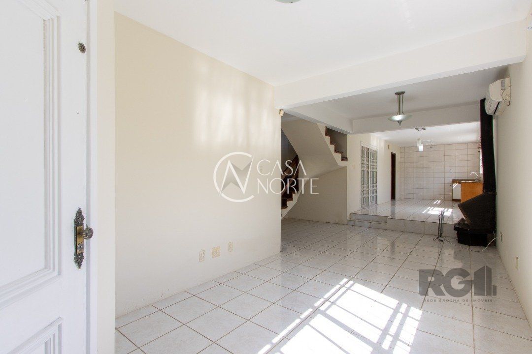 Casa à venda com 4 quartos, 284m², 1 suíte, 4 vagas, Rua Doutor Mário Totta no bairro Tristeza em Porto Alegre