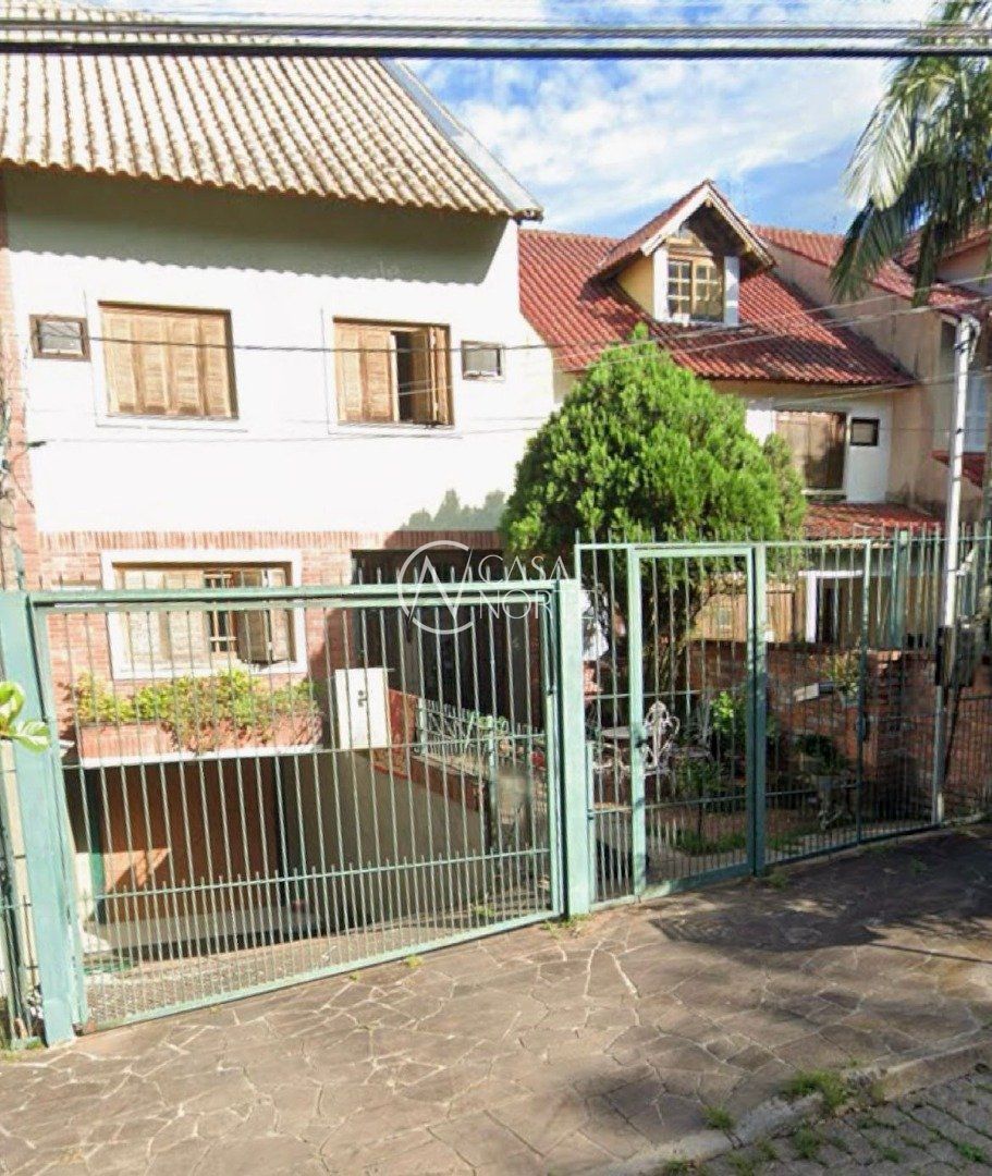 Casa à venda com 3 quartos, 231m², 1 suíte, 3 vagas, Rua Doutor Pitrez no bairro Ipanema em Porto Alegre