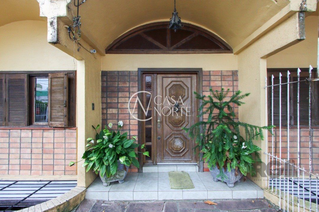 Casa à venda com 5 quartos, 397m², 1 suíte, 5 vagas, Rua Conselheiro Xavier da Costa no bairro Ipanema em Porto Alegre