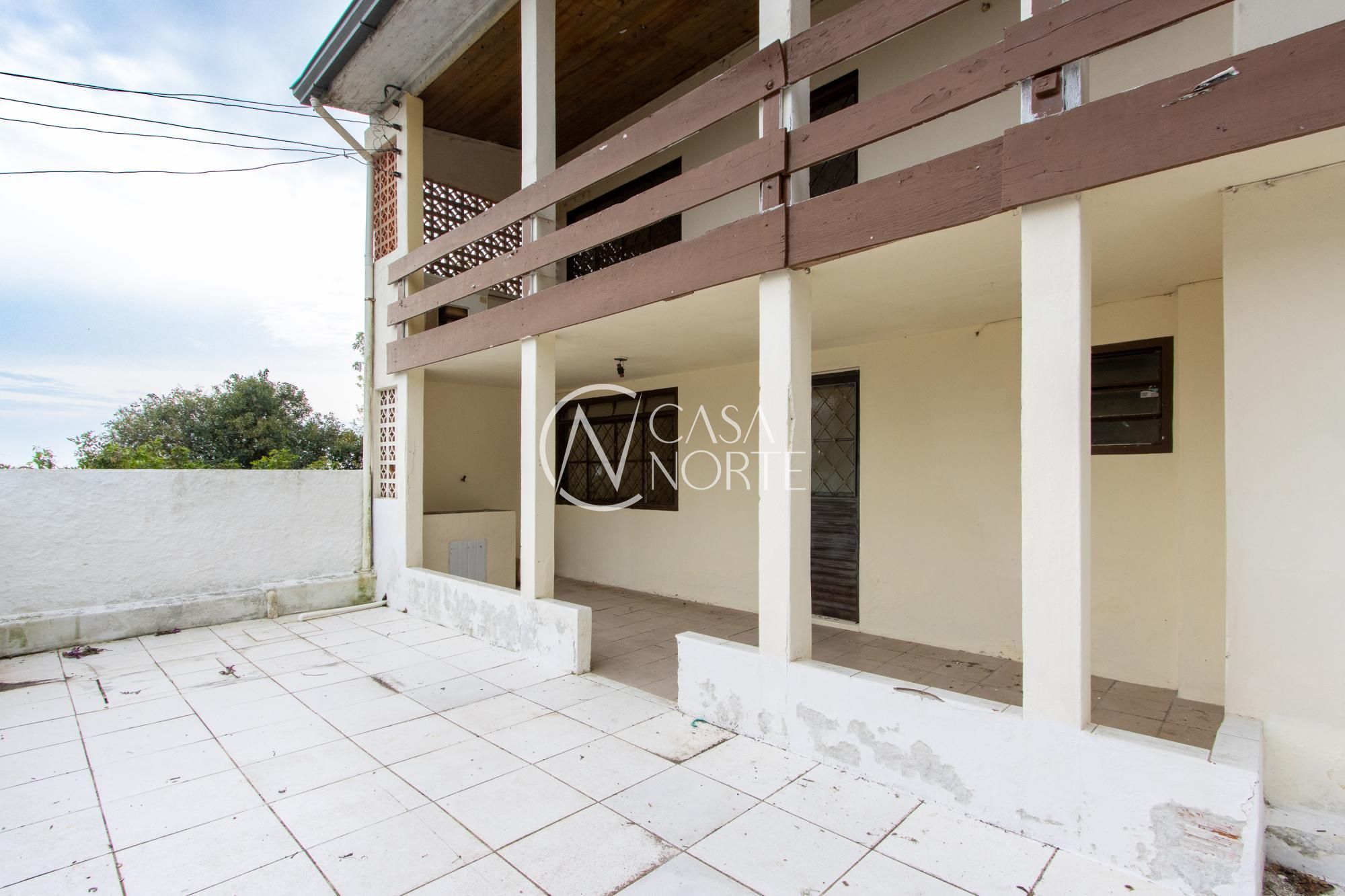 Casa à venda com 2 quartos, 80m², 3 vagas, Rua Alvaro Guterres no bairro Tristeza em Porto Alegre