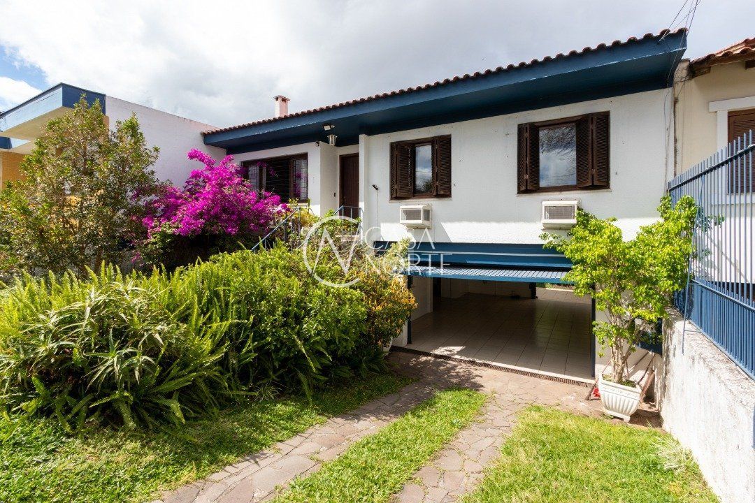 Casa à venda com 3 quartos, 202m², 1 suíte, 2 vagas, Rua Butui no bairro Cristal em Porto Alegre