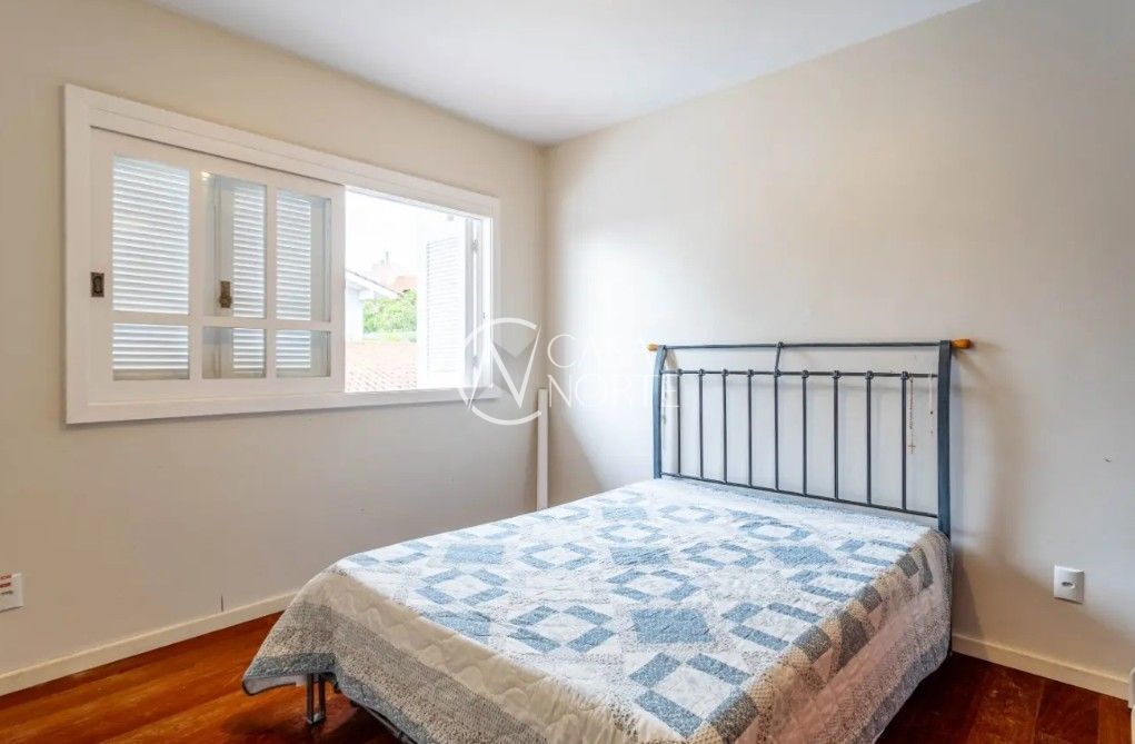 Casa à venda com 4 quartos, 308m², 1 suíte, 2 vagas, Avenida Cai no bairro Cristal em Porto Alegre