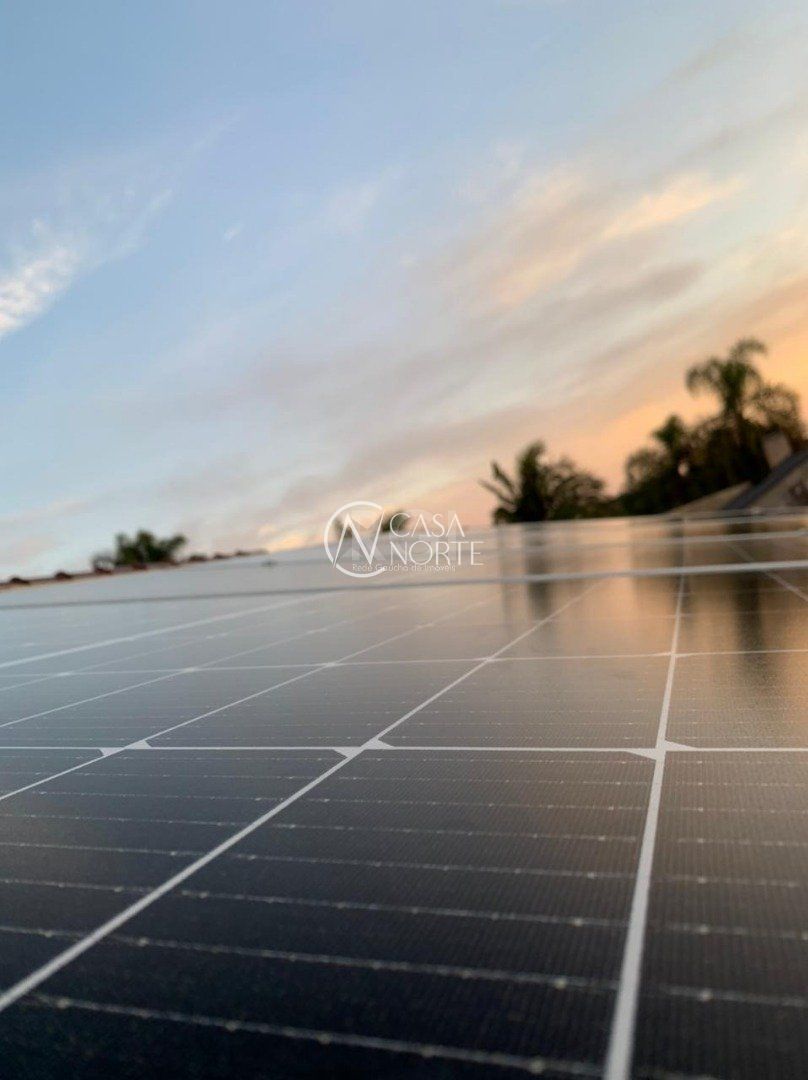 Casa à venda com 4 quartos, 182m², 1 suíte, 4 vagas, Rua Morano Calabro no bairro Jardim Isabel em Porto Alegre