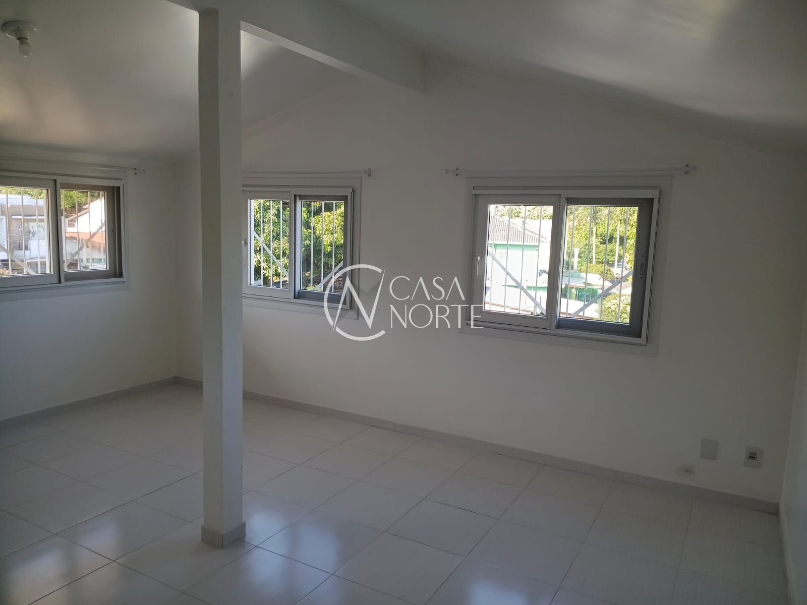 Casa de Condomínio à venda com 3 quartos, 155m², 1 suíte, 2 vagas, Rua Leme no bairro Ipanema em Porto Alegre