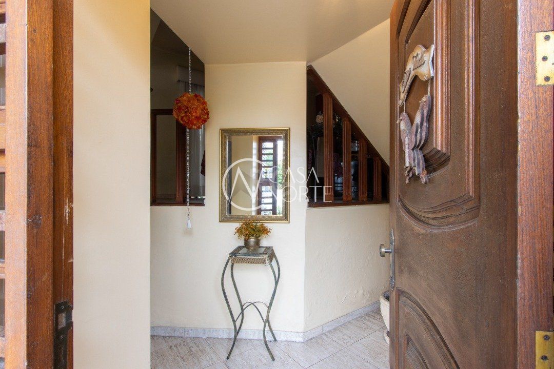 Casa à venda com 5 quartos, 250m², 2 suítes, 6 vagas, Rua Sargento Nicolau Dias de Farias no bairro Tristeza em Porto Alegre