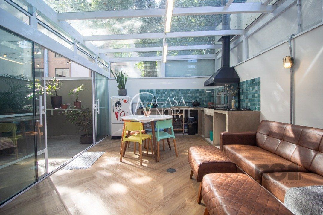Apartamento à venda com 2 quartos, 56m², Avenida Coronel Lucas de Oliveira no bairro Petrópolis em Porto Alegre