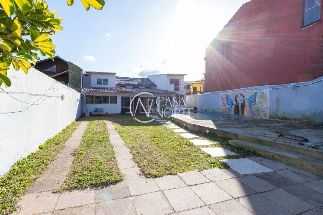 Casa à venda com 4 quartos, 120m², 1 suíte, 3 vagas, Rua Doutora Noemi Valle Rocha no bairro Serraria em Porto Alegre