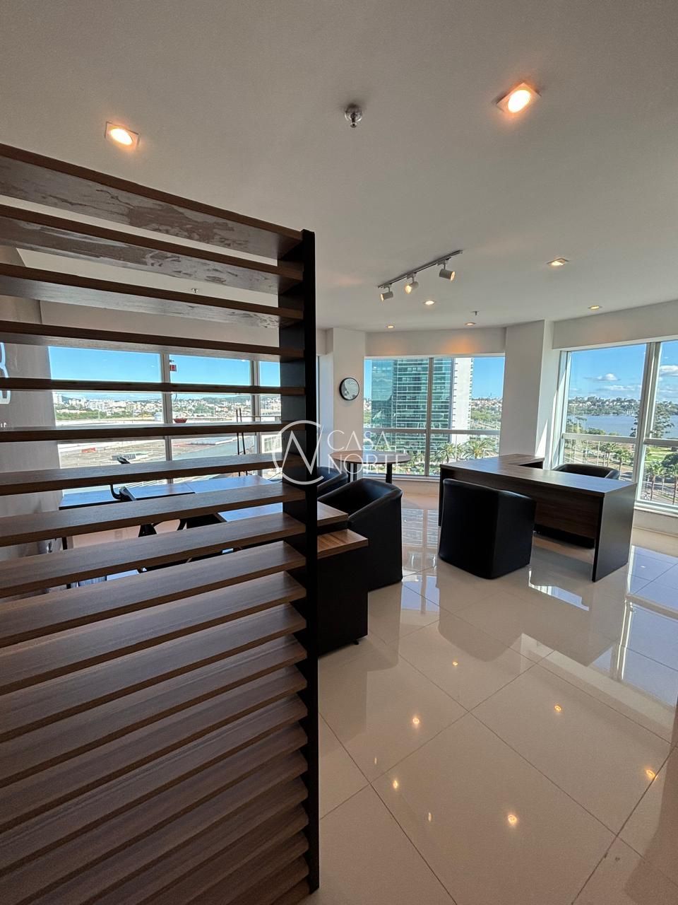 Sala Comercial à venda com 1 quarto, 42m², 1 vaga, Avenida Diário de Notícias no bairro Cristal em Porto Alegre