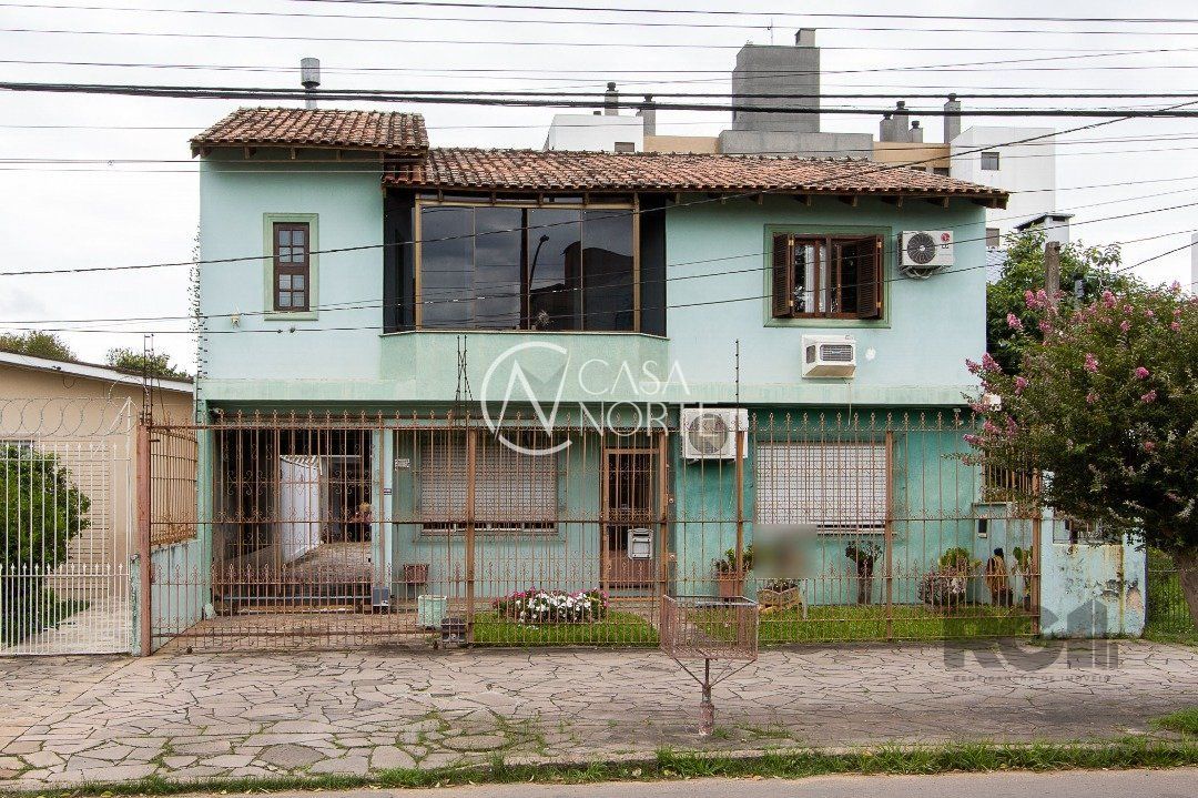 Casa à venda com 3 quartos, 250m², 1 suíte, 5 vagas, Rua Doutor Barcelos no bairro Tristeza em Porto Alegre