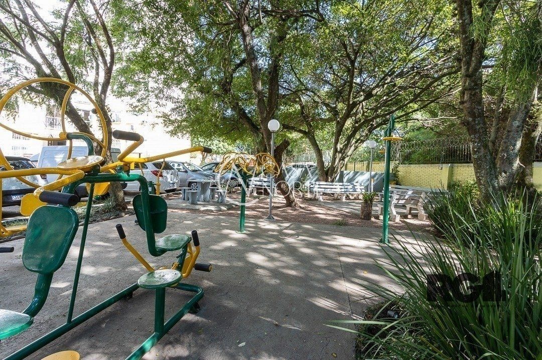 Apartamento à venda com 3 quartos, 73m², 1 vaga, Rua Coronel Massot no bairro Cristal em Porto Alegre