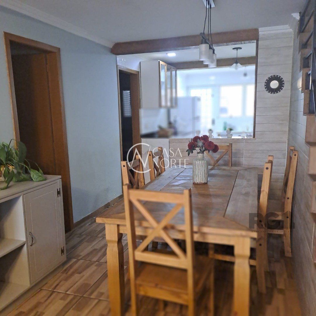 Casa à venda com 3 quartos, 140m², 1 suíte, 3 vagas, Rua Angico no bairro Hípica em Porto Alegre