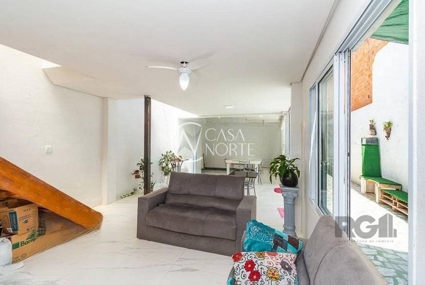 Casa à venda com 3 quartos, 117m², 1 suíte, 3 vagas, Rua Nunes Machado no bairro Azenha em Porto Alegre