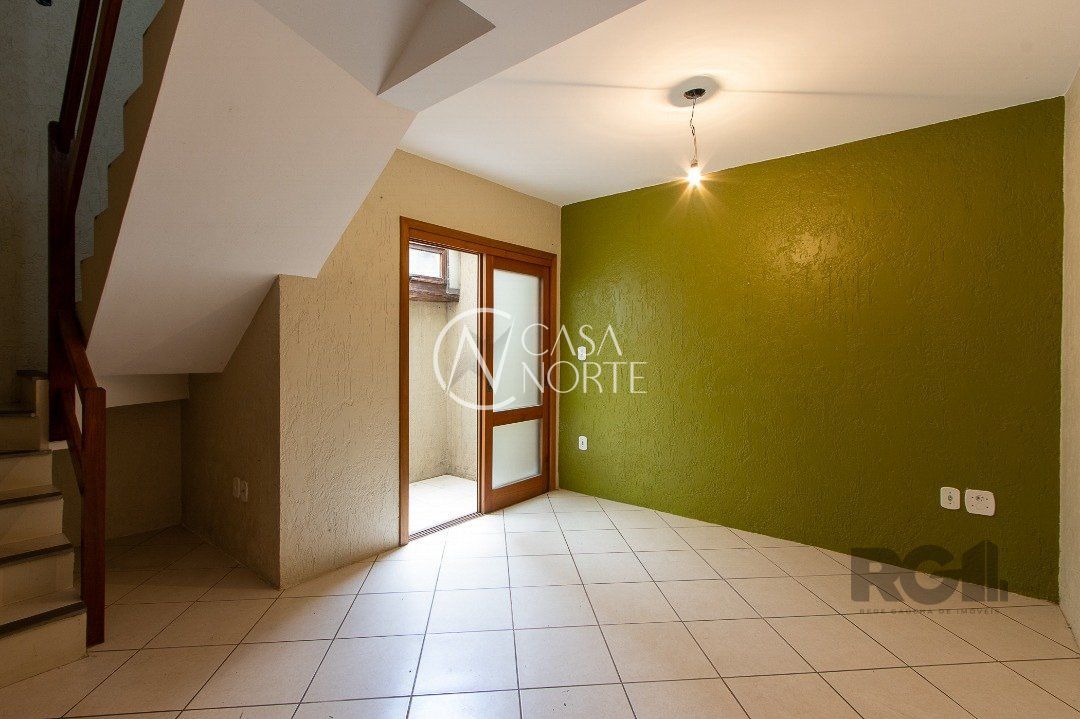 Casa de Condomínio à venda com 2 quartos, 102m², 1 suíte, 1 vaga, Avenida Guarujá no bairro Guarujá em Porto Alegre