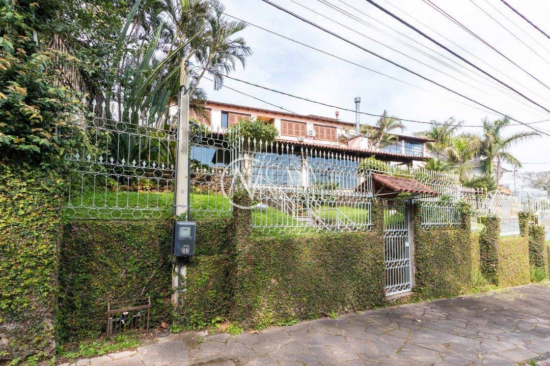 Casa à venda com 4 quartos, 500m², 1 suíte, 4 vagas, Rua Simao Bolivar no bairro Vila Conceição em Porto Alegre