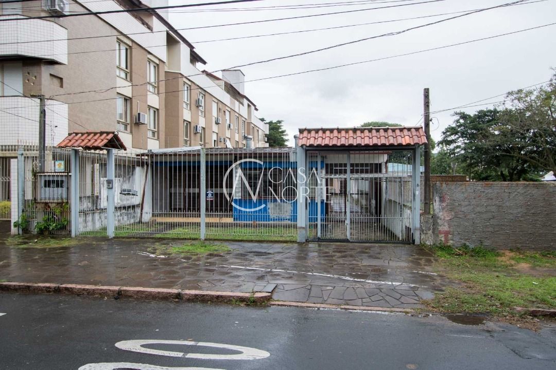 Casa à venda com 3 quartos, 200m², 8 vagas, Rua Jaguari no bairro Cristal em Porto Alegre