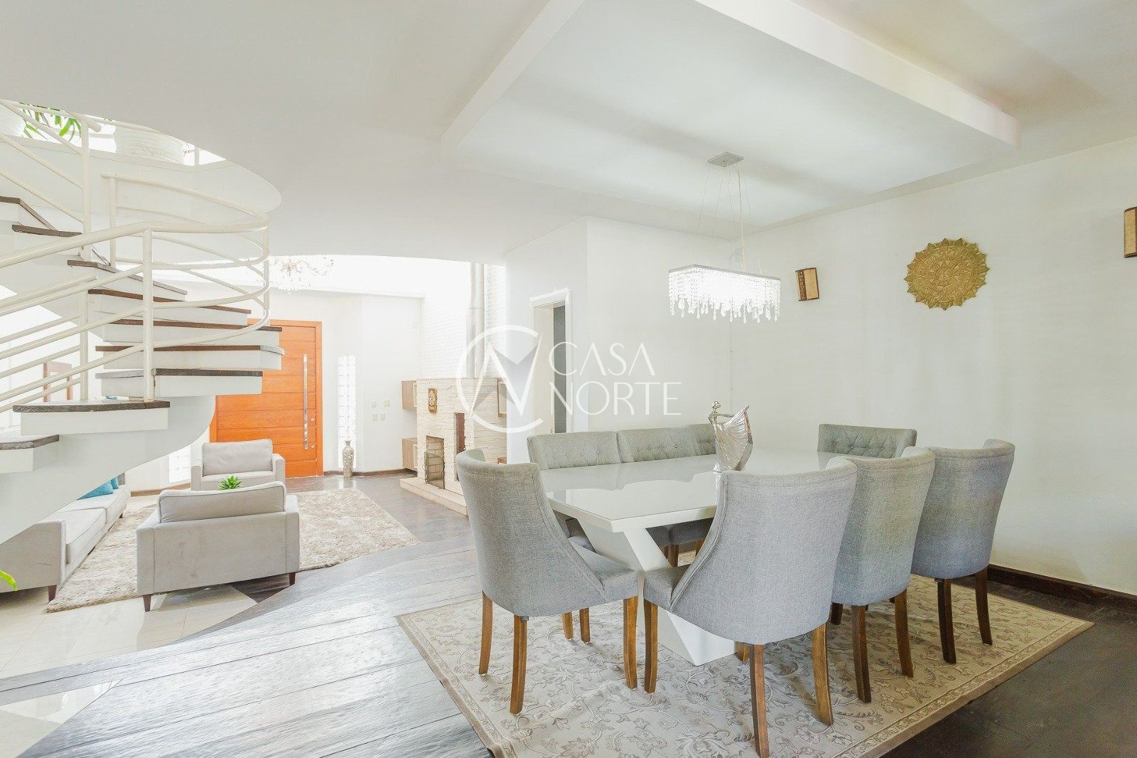 Casa à venda com 5 quartos, 100m², 3 suítes, 6 vagas, Avenida General Barreto Viana no bairro Chácara das Pedras em Porto Alegre