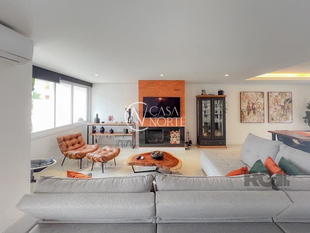 Casa de Condomínio à venda com 3 quartos, 223m², 1 suíte, 2 vagas, Rua Eroni Soares Machado no bairro Hípica em Porto Alegre