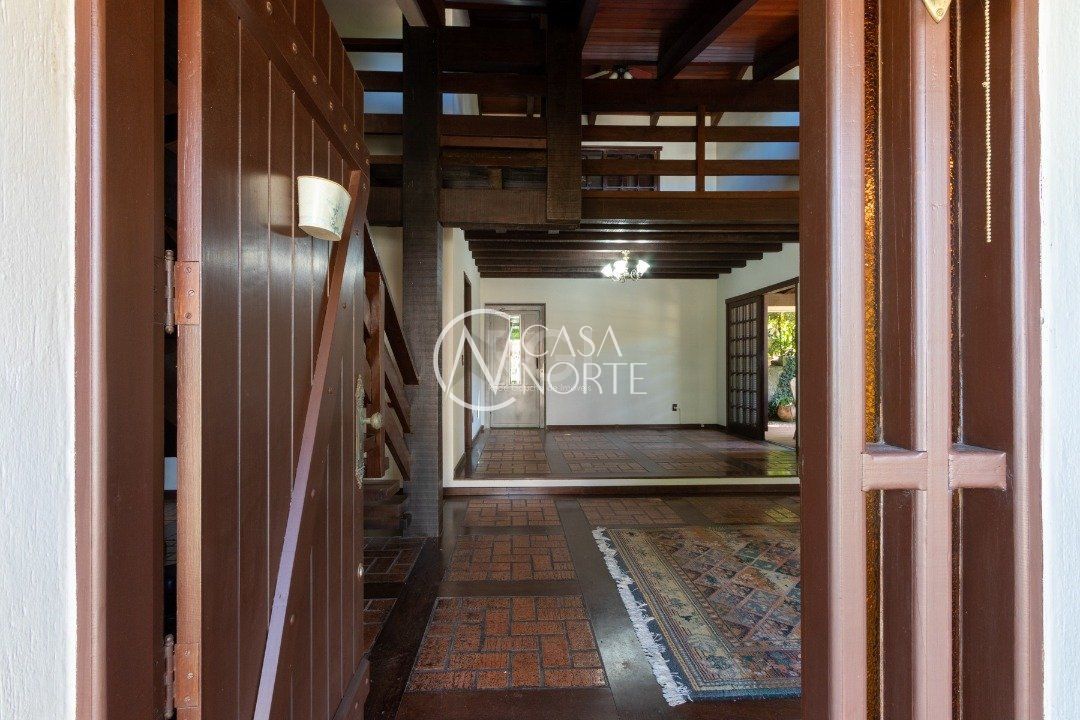 Casa à venda com 4 quartos, 357m², 1 suíte, 4 vagas, Rua General Tadeusz Kosciuszko no bairro Jardim Isabel em Porto Alegre