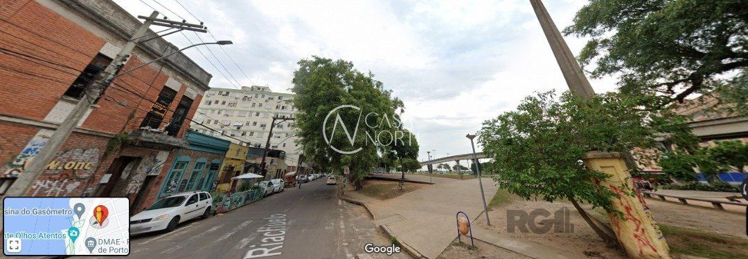 Terreno à venda  com 140m², Rua General Salustiano no bairro Centro Histórico em Porto Alegre
