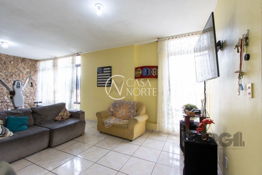 Casa à venda com 3 quartos, 200m², 6 vagas, Rua Horizontina no bairro Cavalhada em Porto Alegre