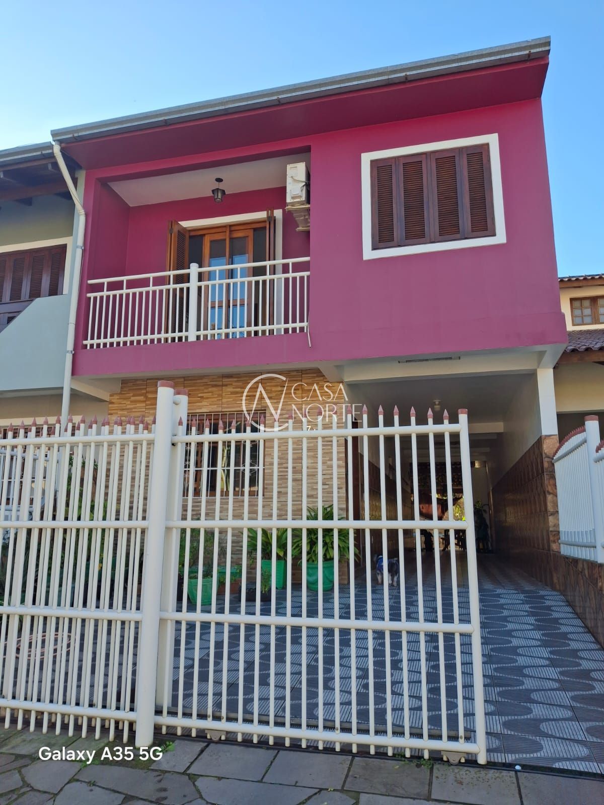 Casa à venda com 3 quartos, 25m², 3 vagas, Rua José Antônio Chaise no bairro Hípica em Porto Alegre
