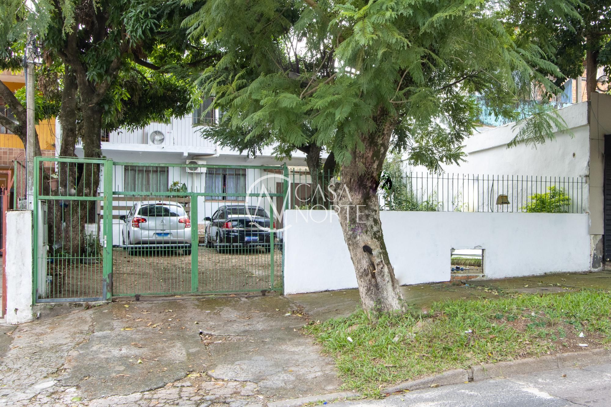 Casa à venda com 4 quartos, 181m², 1 suíte, 4 vagas, Rua Dona Malvina no bairro Santa Tereza em Porto Alegre
