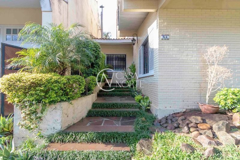 Casa à venda com 3 quartos, 420m², 2 suítes, 6 vagas, Rua Canto e Melo no bairro Nonoai em Porto Alegre