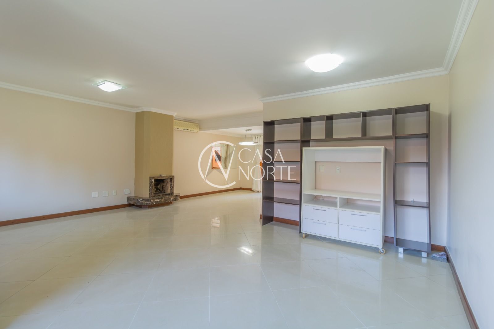 Casa de Condomínio à venda com 4 quartos, 286m², 2 suítes, 2 vagas, Avenida Cai no bairro Cristal em Porto Alegre