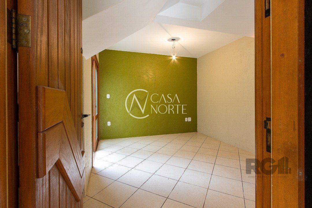 Casa de Condomínio à venda com 2 quartos, 102m², 1 suíte, 1 vaga, Avenida Guarujá no bairro Guarujá em Porto Alegre