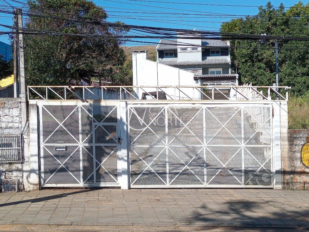 Casa à venda com 4 quartos, 369m², 1 suíte, 8 vagas, Avenida Nonoai no bairro Nonoai em Porto Alegre