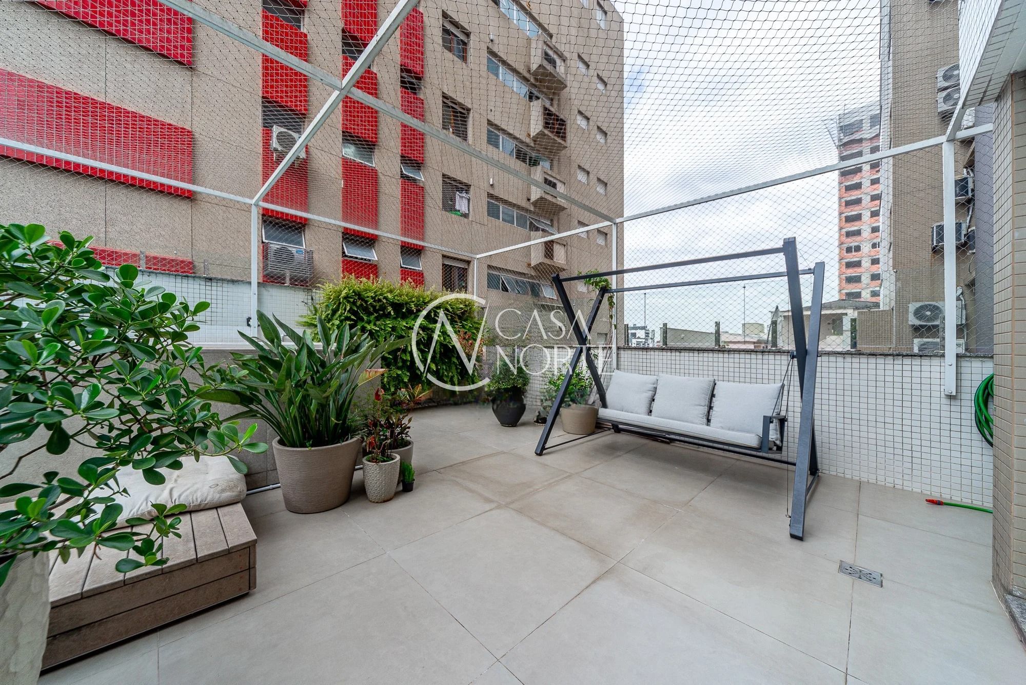 Apartamento Garden à venda com 3 quartos, 136m², 1 suíte, 2 vagas, Rua Santa Cecília no bairro Rio Branco em Porto Alegre