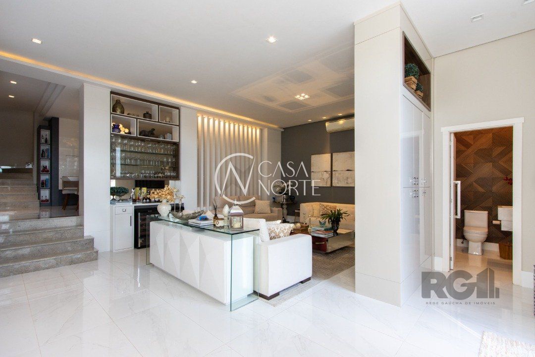 Casa à venda com 5 quartos, 360m², 2 suítes, 3 vagas, Rua Landel de Moura no bairro Tristeza em Porto Alegre