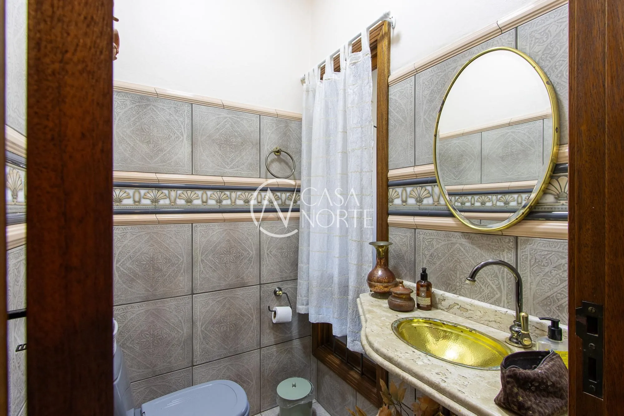 Casa à venda com 3 quartos, 230m², 1 suíte, 3 vagas, Rua Padre João Batista Reus no bairro Tristeza em Porto Alegre