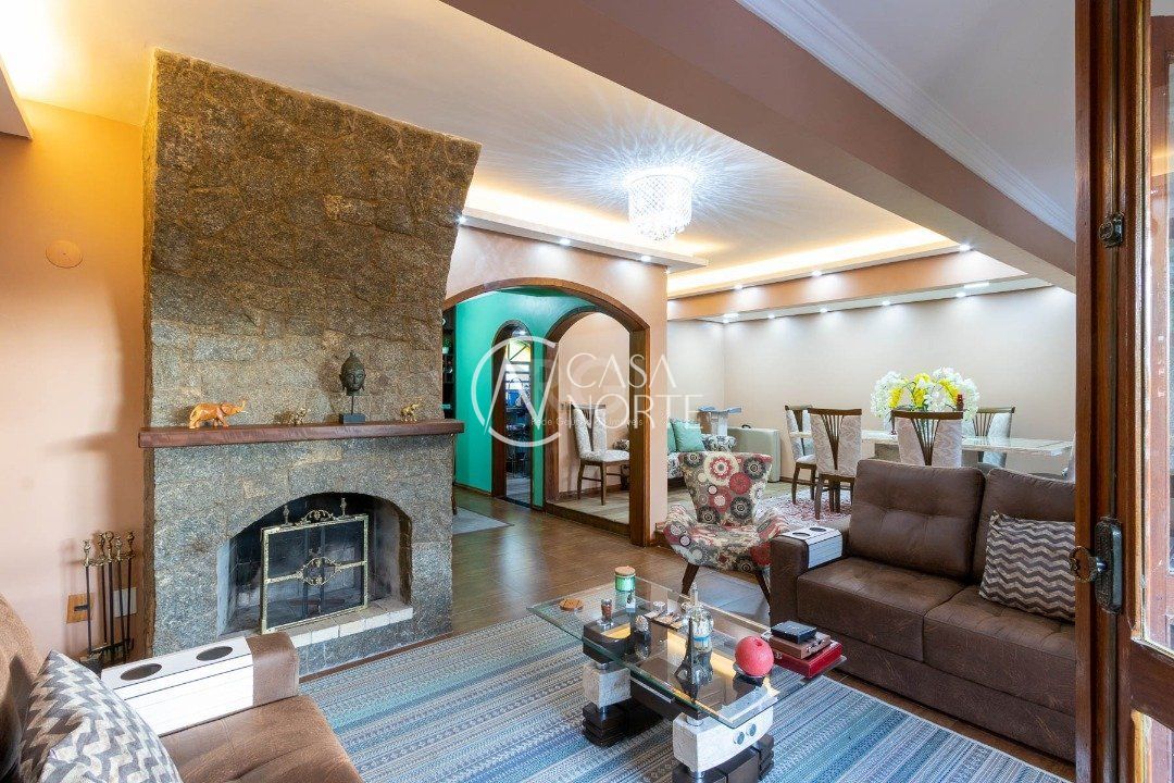 Casa à venda com 3 quartos, 232m², 1 suíte, 4 vagas, Avenida Fabio Araujo Santos no bairro Nonoai em Porto Alegre