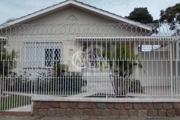 Casa à venda com 3 quartos, 184m², 2 suítes, 4 vagas, Rua Jatai no bairro Cristal em Porto Alegre