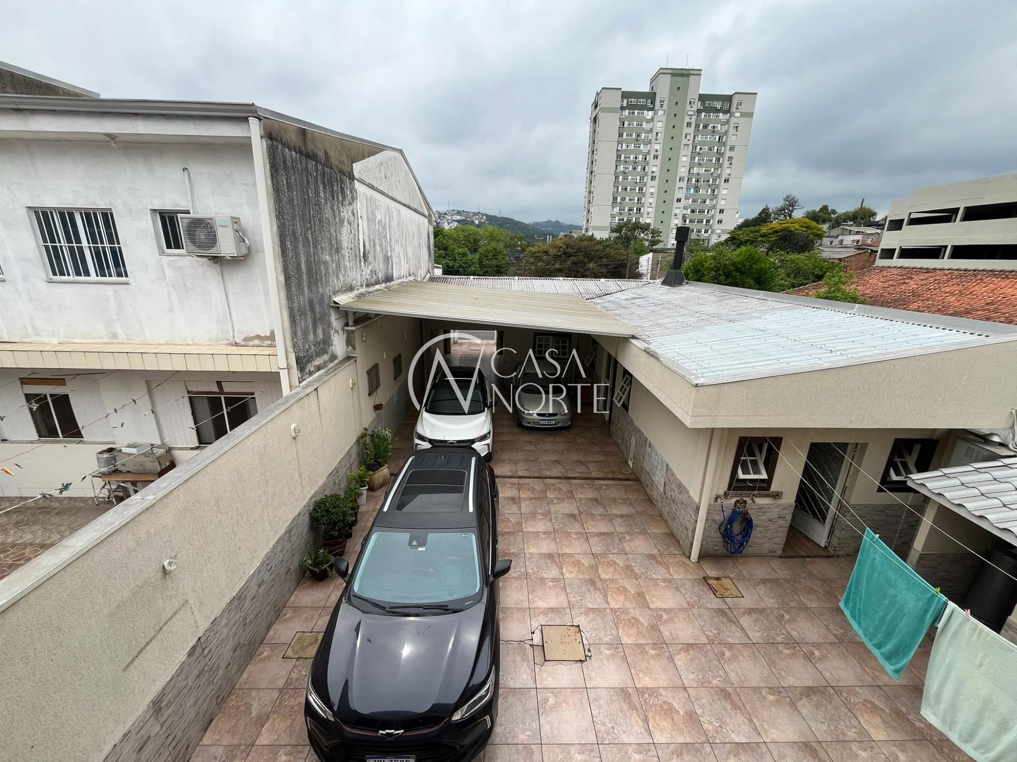 Casa à venda com 3 quartos, 139m², 6 vagas, Rua Breno Baldo no bairro Cavalhada em Porto Alegre