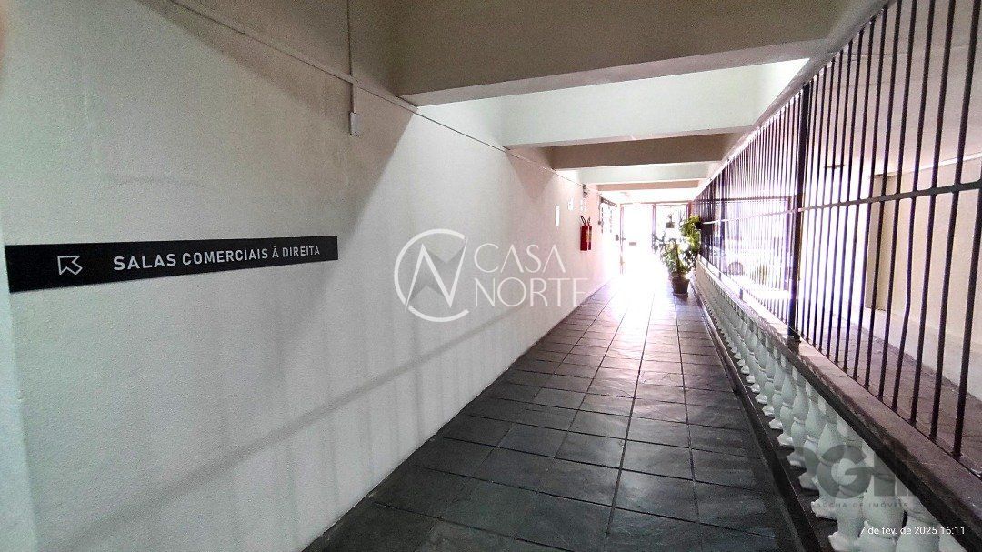 Sala Comercial à venda , 43m², Avenida Wenceslau Escobar no bairro Tristeza em Porto Alegre