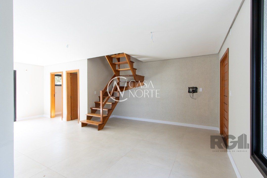 Sobrado à venda com 3 quartos, 96m², 1 suíte, 2 vagas, Rua Santa Vitória no bairro Tristeza em Porto Alegre