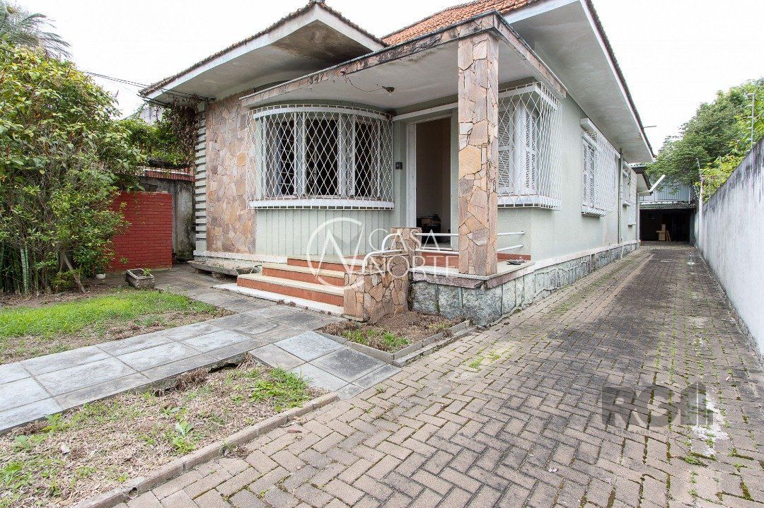 Casa à venda com 5 quartos, 220m², 2 vagas, Rua Comendador Castro no bairro Ipanema em Porto Alegre