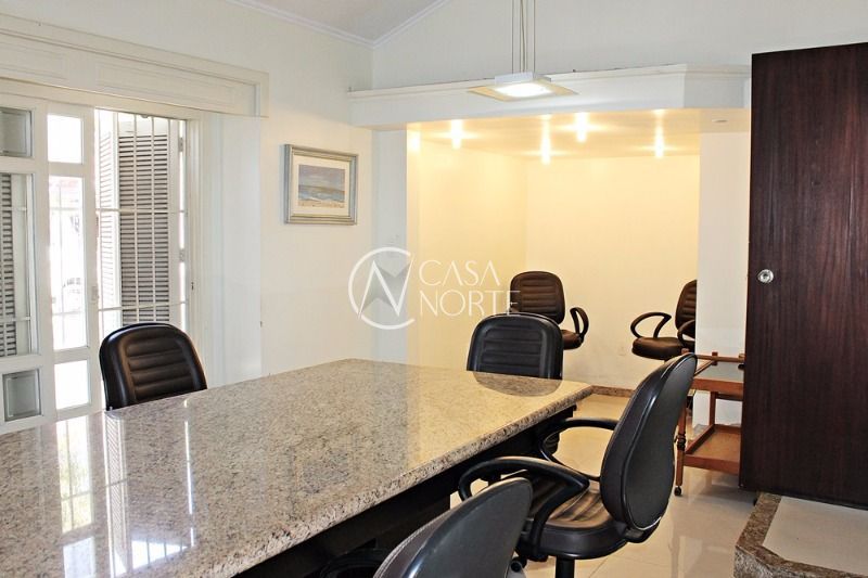 Prédio Comercial à venda , 236m², 4 vagas, Rua Comendador Rodolfo Gomes no bairro Menino Deus em Porto Alegre