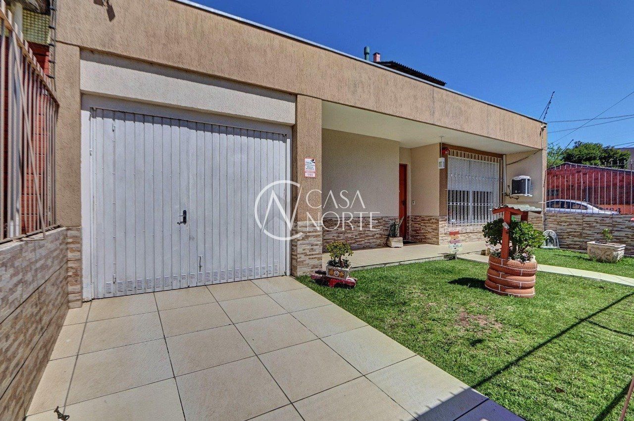 Casa à venda com 2 quartos, 125m², 3 vagas, Estrada Vila Maria no bairro Cavalhada em Porto Alegre