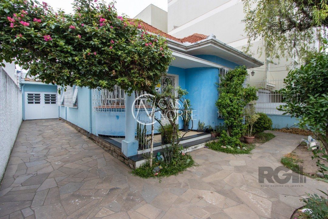 Casa à venda com 3 quartos, 126m², 5 vagas, Rua Germano Hasslocher no bairro Azenha em Porto Alegre