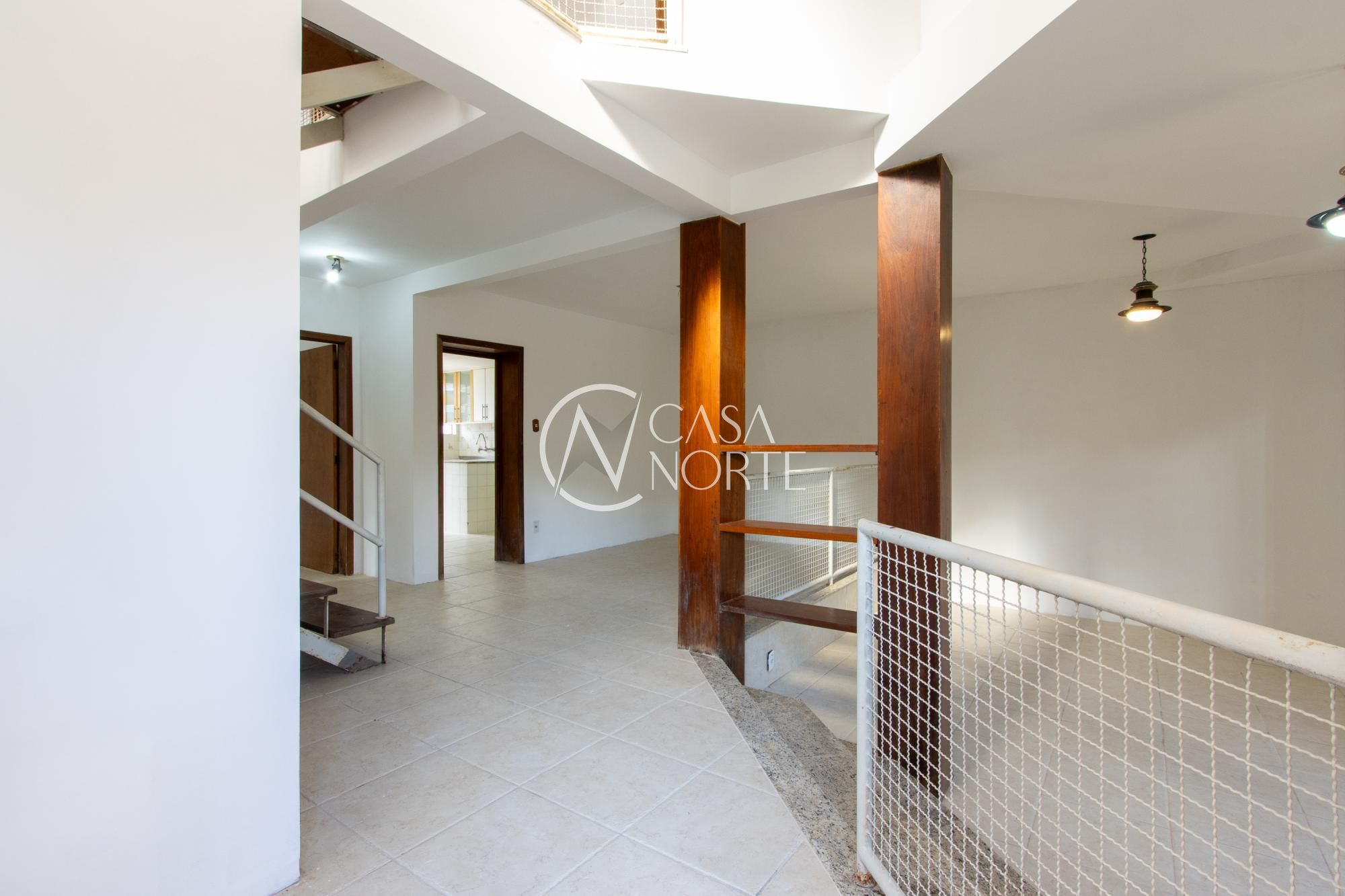 Casa à venda com 3 quartos, 253m², 1 suíte, 4 vagas, Avenida Guaiba no bairro Serraria em Porto Alegre